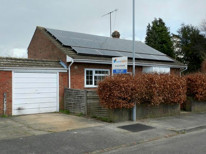 2 Bedroom Detached Bungalow To Rent In St. Josephs Close, Luton, LU3