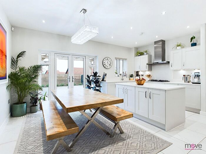 5 Bedroom Detached House For Sale In Furrow Close, Brockworth, GL3