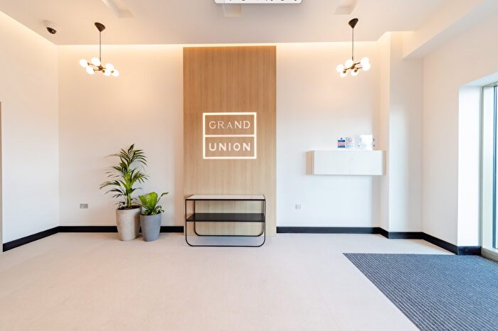 2 Bedroom Flat To Rent In Beresford Avenue, Wembley, Middlesex, HA0