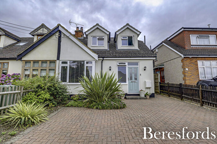 2 Bedroom Semi-Detached House For Sale In Orchard Lane, Pilgrims Hatch, CM15