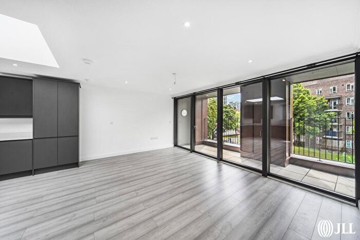 3 Bedroom Apartment To Rent In Woodberry Grove London, N4