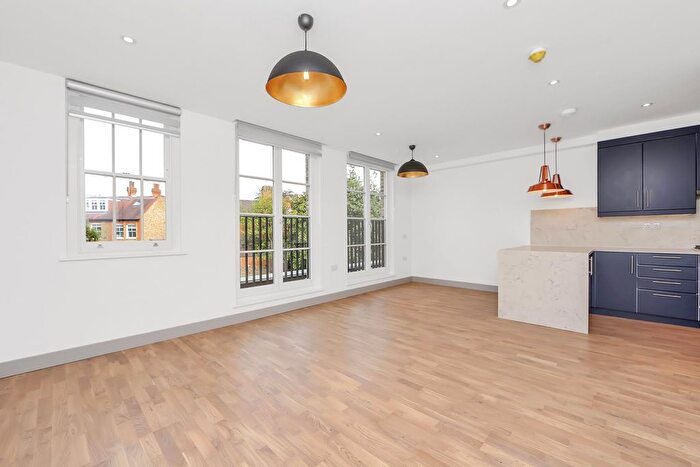 2 Bedroom Flat To Rent In Castlebar Road, Ealing, London, W5