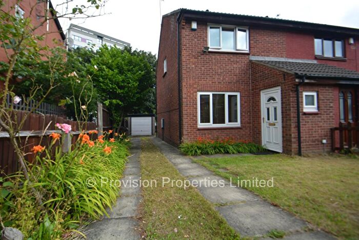 2 Bedroom Semi Detached House To Rent In Well Close Rise, City Centre, Leeds, LS2