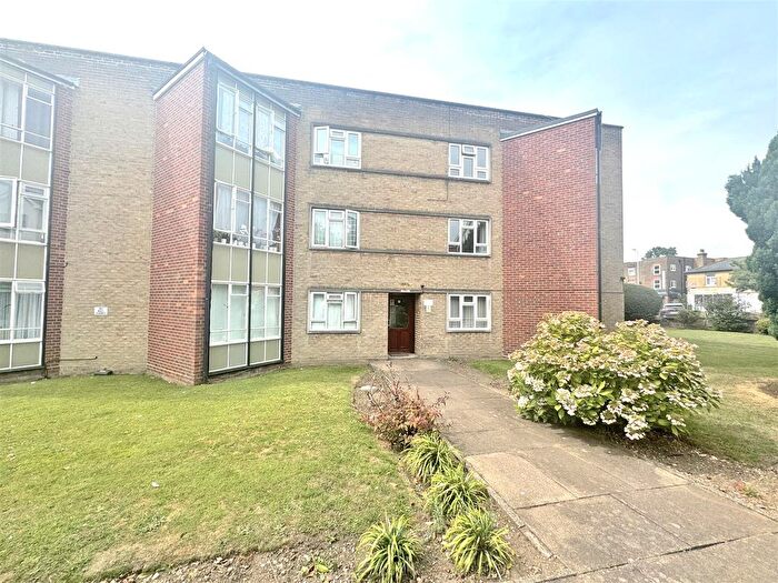 2 Bedroom Flat For Sale In Heaton Court, High Street, Cheshunt, EN8