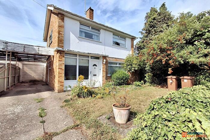 3 Bedroom Detached House For Sale In Grafton Avenue, Peterborough, PE3