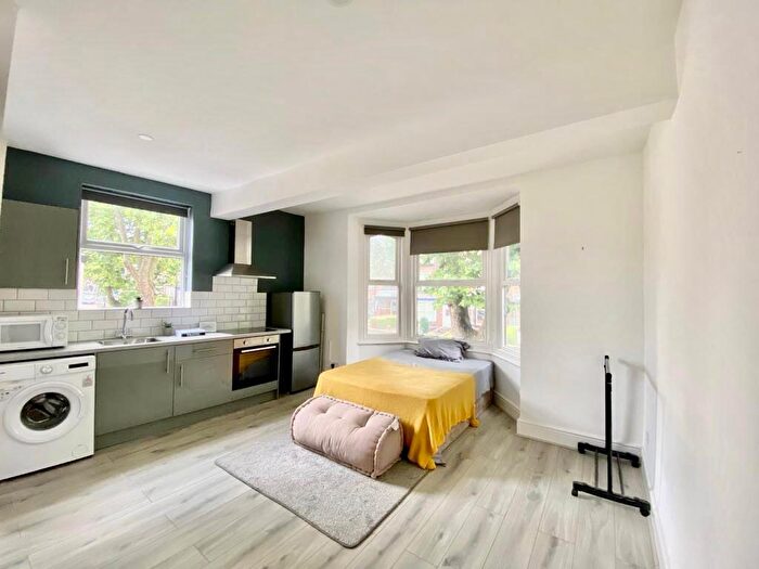 Studio To Rent In Flat Ecclesall Road, Sheffield, S11