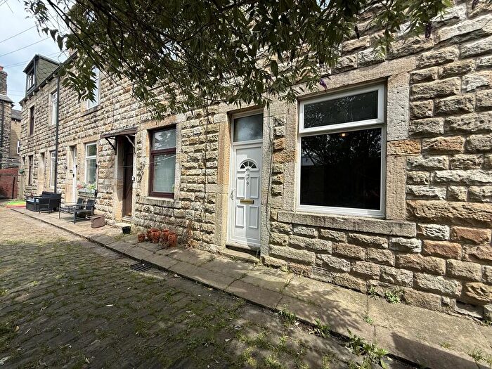 3 Bedroom Terraced House For Sale In Back Der Street, Todmorden, OL14