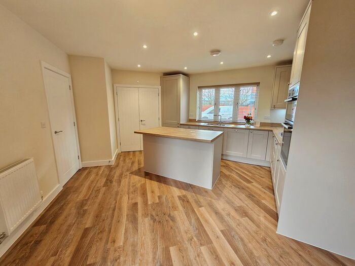 3 Bedroom Property To Rent In Highwood Avenue, Eastleigh, SO50