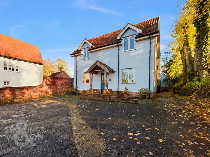 4 Bedroom Detached House For Sale In Mill Road, Holton, Halesworth, IP19