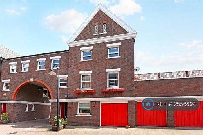 5 Bedroom Semi-Detached House To Rent In Lockesfield Place, London, E14