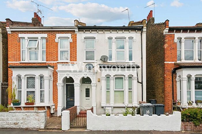 2 Bedroom Flat For Sale In Raleigh Road, London, N8