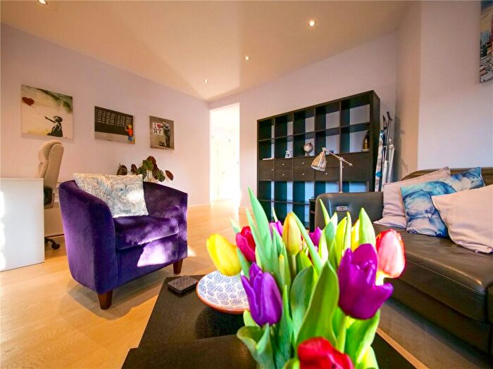 3 Bedroom Apartment For Sale In Mountfield Road, Finchley, London, N3