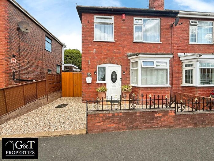 3 Bedroom Semi-Detached House For Sale In Windmill End, Dudley, DY2