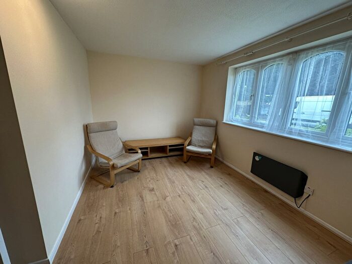 1 Bedroom Flat To Rent In Heath Road, Hounslow, TW3