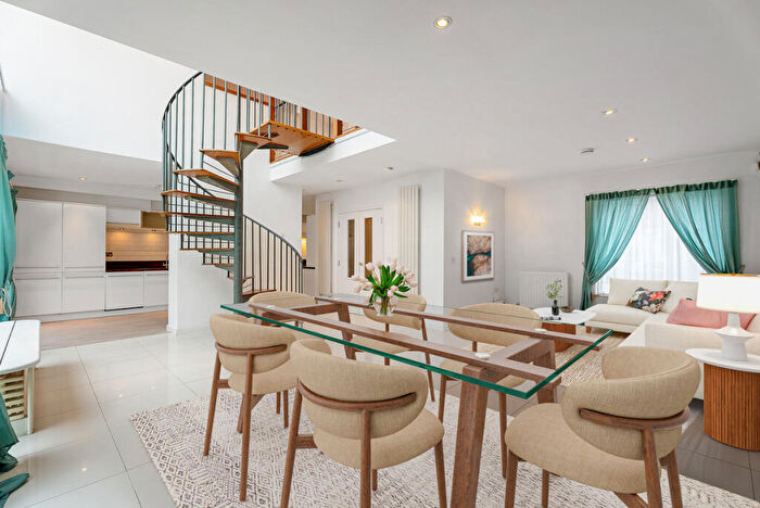 4 Bedroom Town House For Sale In The Chase, Harlow, CM17