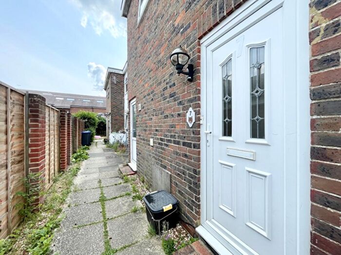 2 Bedroom Flat To Rent In Cecil Road, Lancing, BN15