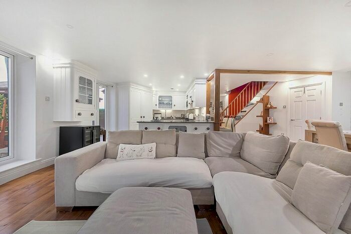 3 Bedroom Flat To Rent In Holland Gardens, Brentford, TW8