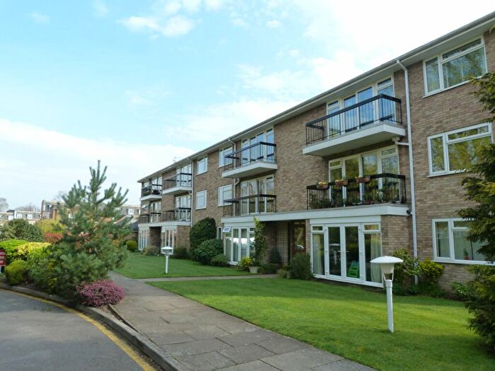 2 Bedroom Flat To Rent In Woodsome Lodge, Weybridge, KT13
