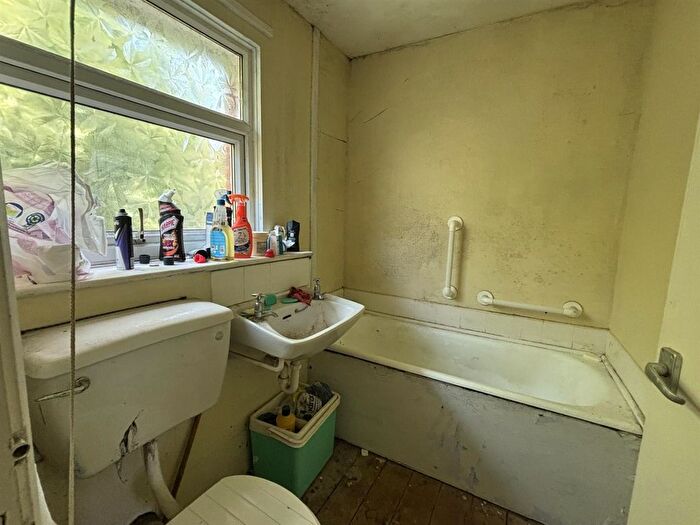 3 Bedroom End Terrace House For Sale In Bron Y Gaer, Llanfyllin, SY22