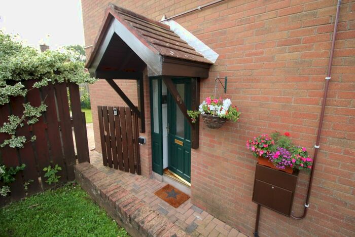 2 Bedroom Flat For Sale In Rosgoill Park, Belfast, BT11