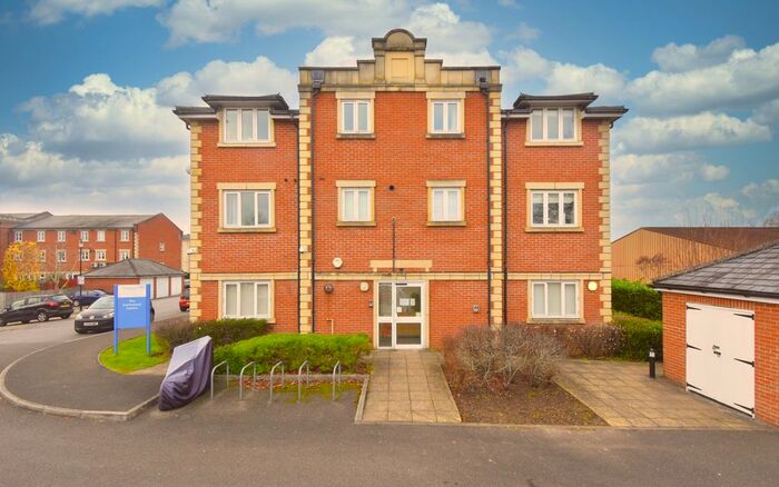 2 Bedroom Flat To Rent In Anderson Court, Redhill, RH1