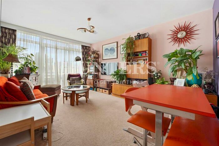 2 Bedroom Flat To Rent In Arbor Court, London, N16