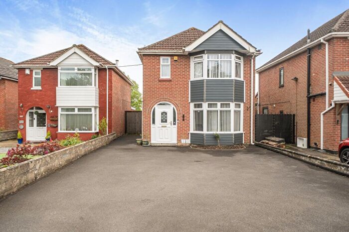 3 Bedroom Detached House For Sale In Weston Lane, Southampton, SO19
