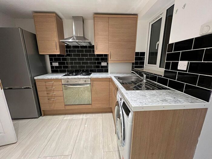 1 Bedroom Flat To Rent In Little Heath, Chadwell Heath, Romford, RM6