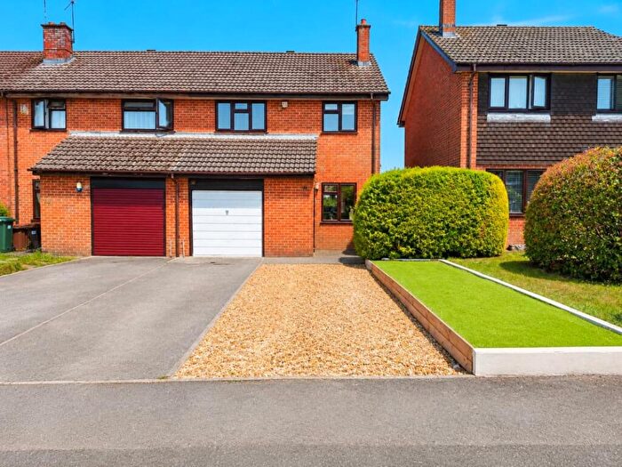 3 Bedroom End Of Terrace House For Sale In Trelawney Drive, Tilehurst, RG31