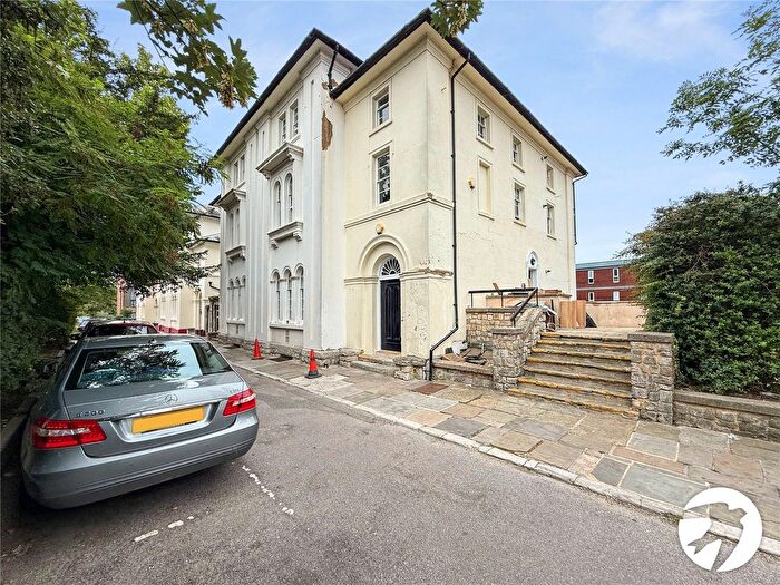 2 Bedroom Flat To Rent In Bower Terrace, Maidstone, Kent, ME16