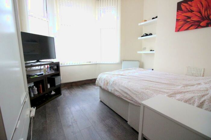 1 Bedroom Flat To Rent In Mackintosh Place, Roath, CF24