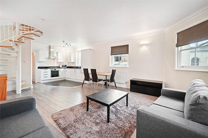 3 Bedroom Flat To Rent In New Oxford Street, London, WC1A