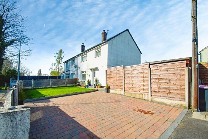 3 Bedroom Semi Detached House For Sale In Goodwood Drive, Pendlebury, Swinton, Manchester, M27