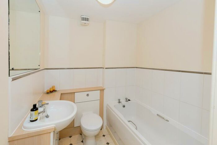 2 Bedroom Flat To Rent In Bethlehem Way, Edinburgh, Midlothian, EH7