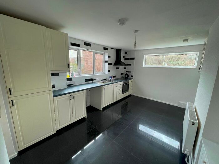 3 Bedroom Semi-Detached House To Rent In Stuart Avenue, New Ollerton, Newark, NG22