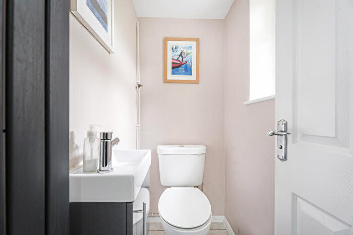 3 Bedroom End Of Terrace House For Sale In Curtis Way, Berkhamsted, HP4