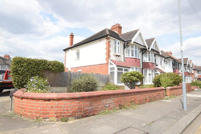4 Bedroom End Of Terrace House To Rent In Ashburton Avenue, Seven Kings, IG3
