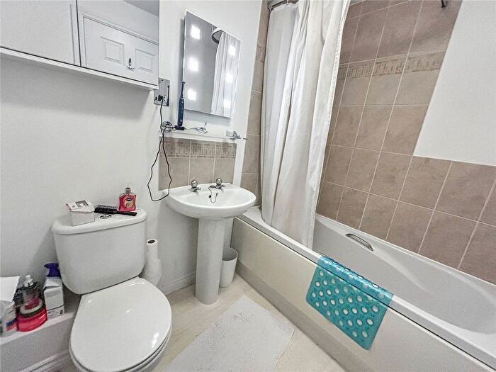 3 Bedroom End Terrace House For Sale In Popham Close, Tiverton, Devon, EX16