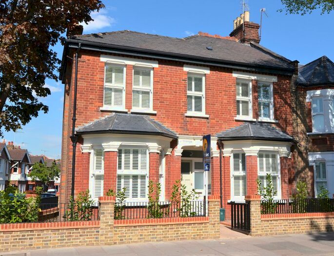 4 Bedroom Detached House To Rent In Whitton Road, Twickenham, Uk, TW1