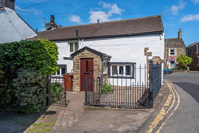 2 Bedroom Semi-Detached House For Sale In Temple Street, Padfield, SK13