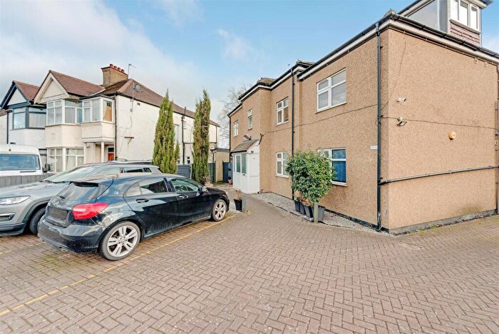 3 Bedroom Flat For Sale In Renters Avenue, Hendon, London, NW4