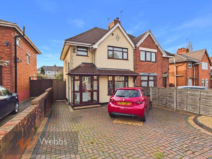 3 Bedroom Semi Detached House For Sale In Alumwell Road, Walsall, WS2