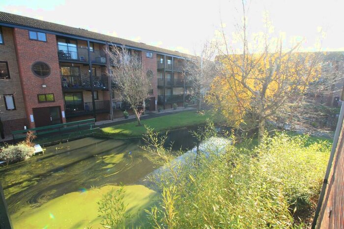 2 Bedroom Flat To Rent In Castle Gardens, Lenton, Nottingham, NG7