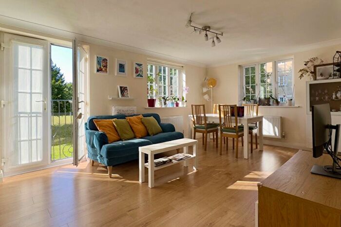 2 Bedroom Apartment For Sale In Medhurst Way, Littlemore, Oxford, OX4