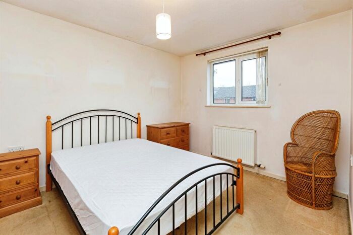 3 Bedroom End Of Terrace House For Sale In Bracken Way, Aylesbury, HP21