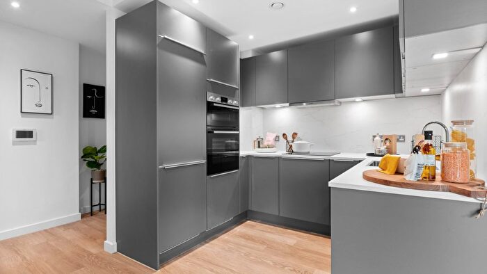 2 Bedroom Flat For Sale In Plumstead Road, London, SE18