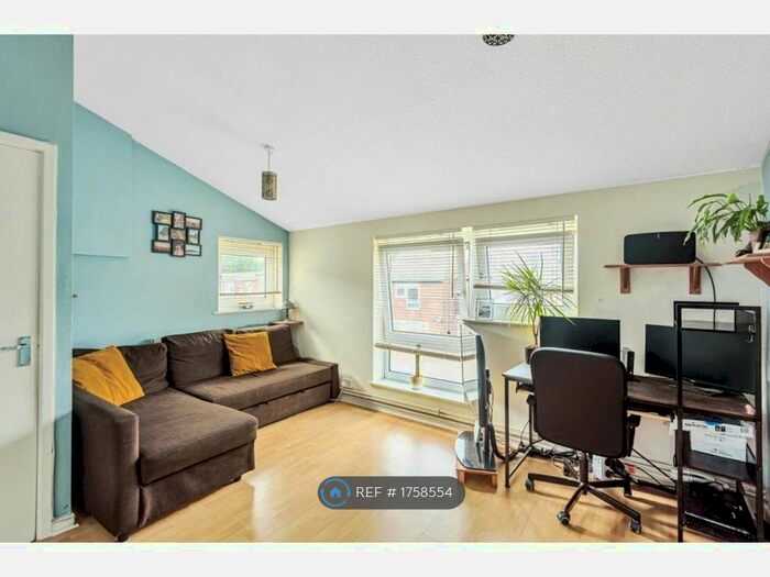 1 Bedroom Maisonette To Rent In Braybourne Close, Uxbridge, UB8