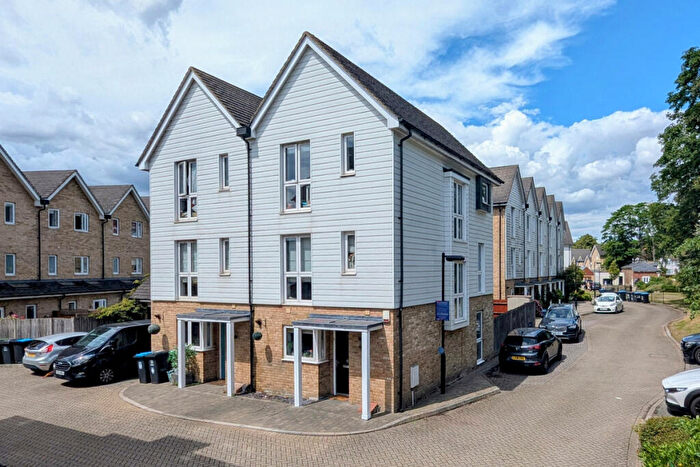 4 Bedroom Semi-Detached House For Sale In Butterfly Crescent, Hemel Hempstead, HP3