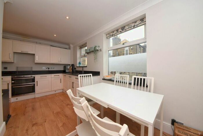 3 Bedroom Maisonette To Rent In Kitchener Road, London, N2