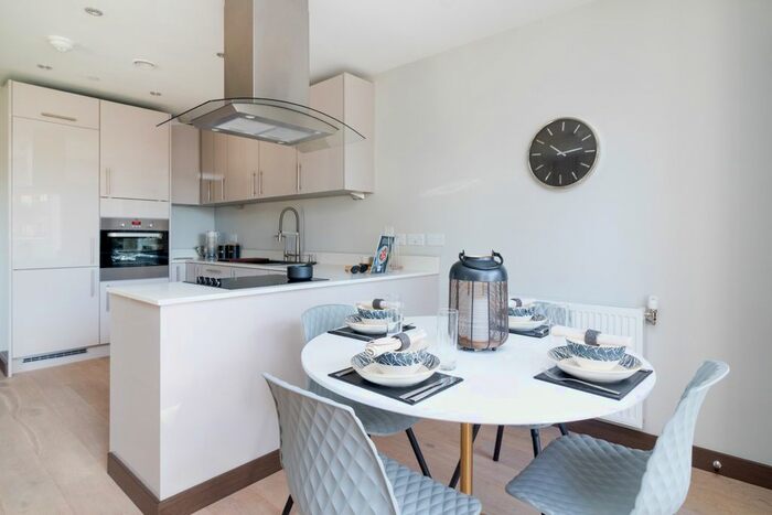 2 Bedroom Flat To Rent In Guinevere Point, Rosalind Drive, Maidstone ME14